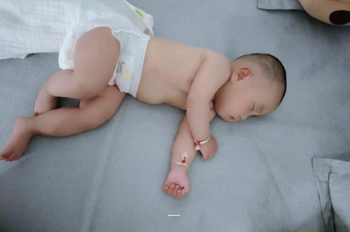 萍乡宝宝拉屎有黑色颗粒